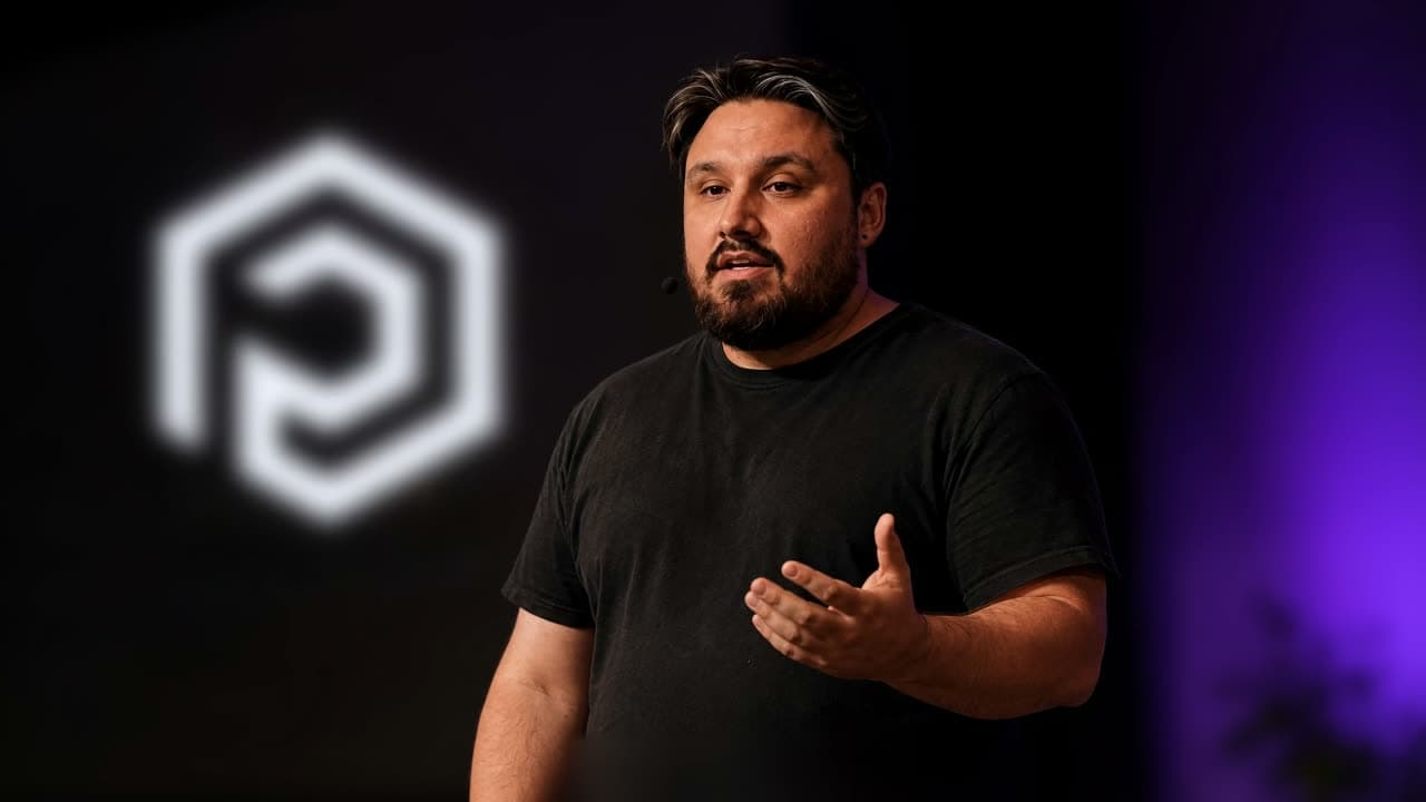 Dominik Rieken auf der Bühne