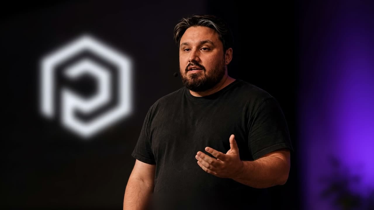 Dominik Rieken auf der Bühne